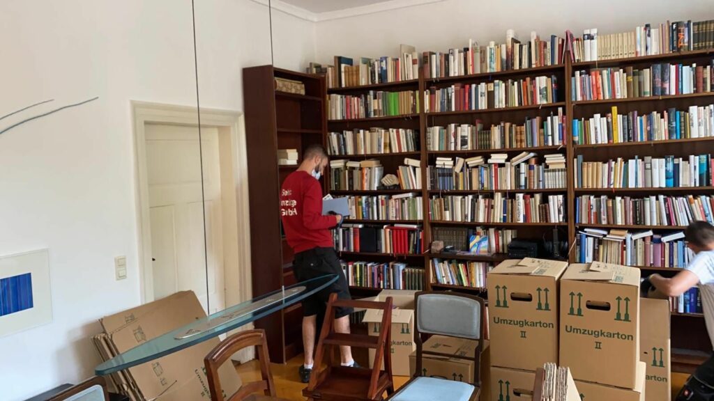 Sorgfältige Möbelmontage durch unsere Profis beim Privatumzug Karlsruhe